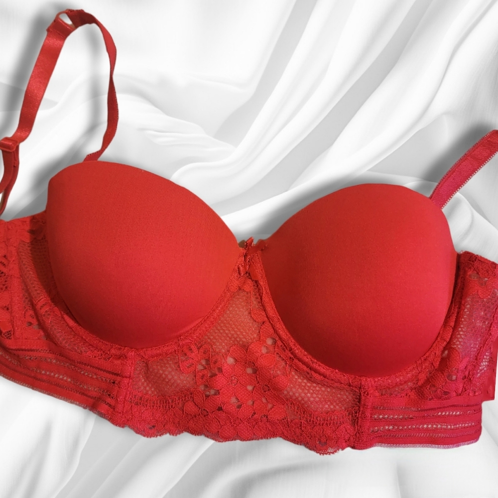 NWOT Beautiful Red Floral Lace 36B Bra with Removeable Straps